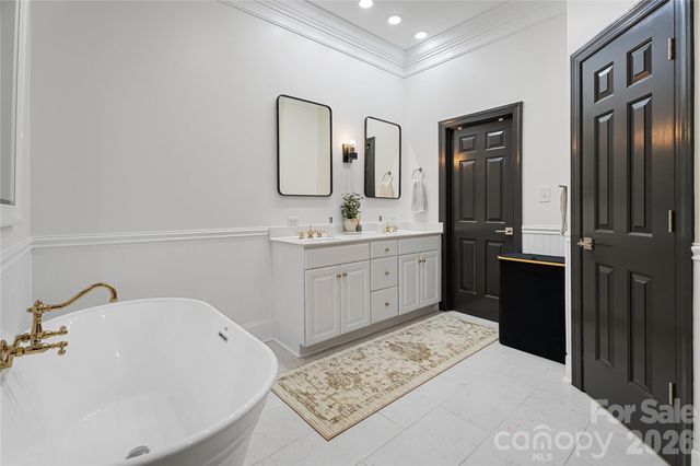 1019 10th Street Lane NW, Hickory, NC 28601