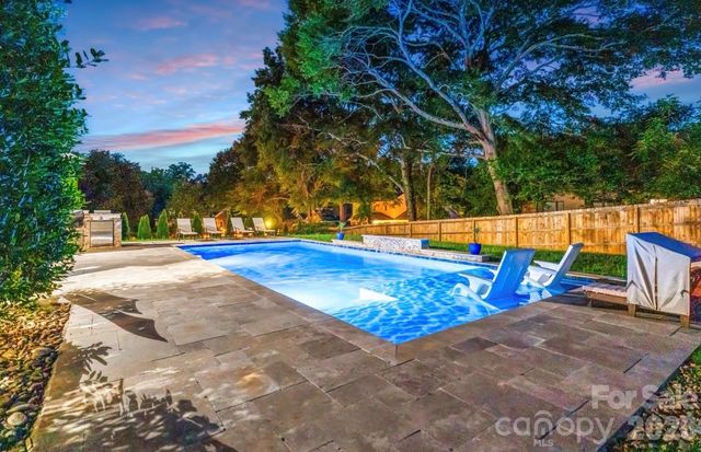 1019 10th Street Lane NW, Hickory, NC 28601