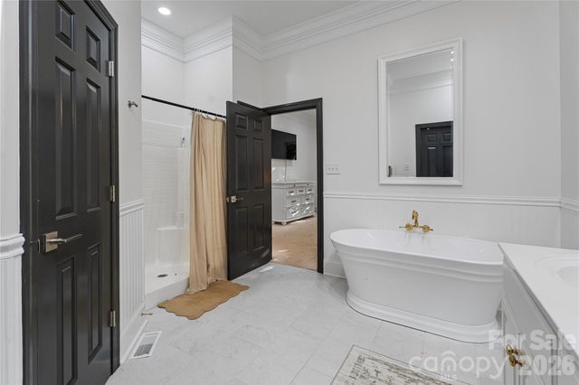 1019 10th Street Lane NW, Hickory, NC 28601
