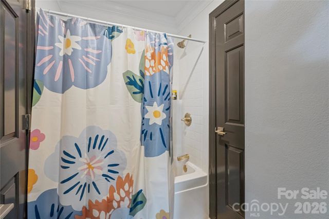 1019 10th Street Lane NW, Hickory, NC 28601