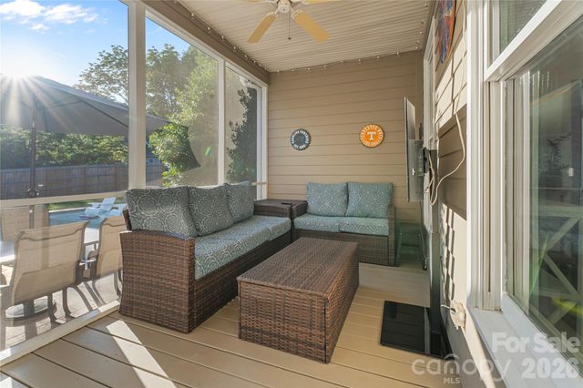 1019 10th Street Lane NW, Hickory, NC 28601