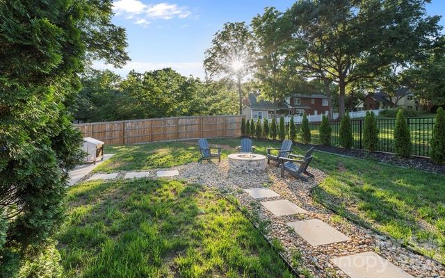 1019 10th Street Lane NW, Hickory, NC 28601