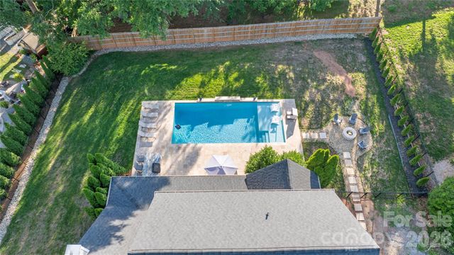 1019 10th Street Lane NW, Hickory, NC 28601