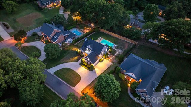 1019 10th Street Lane NW, Hickory, NC 28601