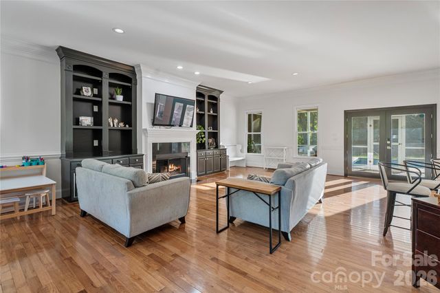 1019 10th Street Lane NW, Hickory, NC 28601