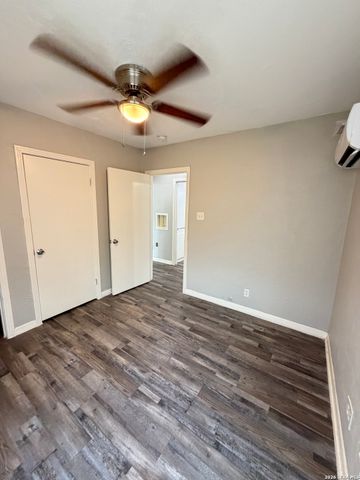 107 Fran Fran, San Antonio, TX 78207