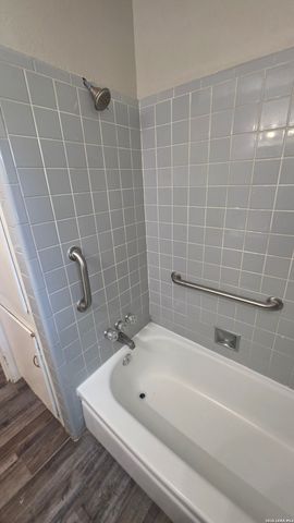 107 Fran Fran, San Antonio, TX 78207