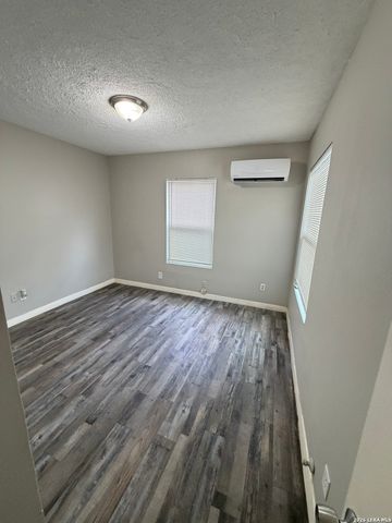 107 Fran Fran, San Antonio, TX 78207