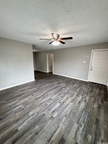 107 Fran Fran, San Antonio, TX 78207