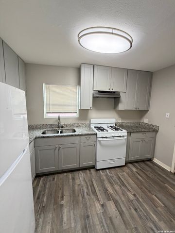 107 Fran Fran, San Antonio, TX 78207