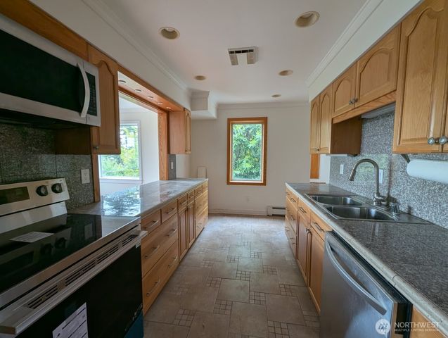 6906 55th Avenue S, Seattle, WA 98118