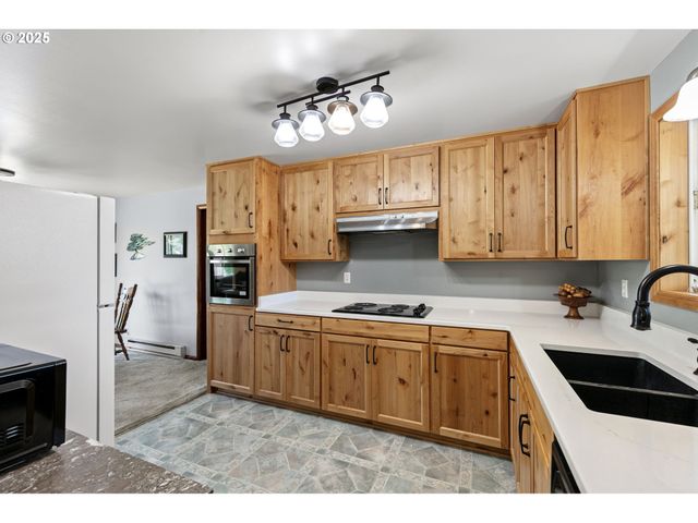 1482 W FAIRVIEW Dr, Springfield, OR 97477