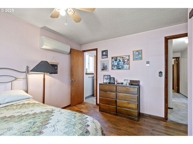 1482 W FAIRVIEW Dr, Springfield, OR 97477