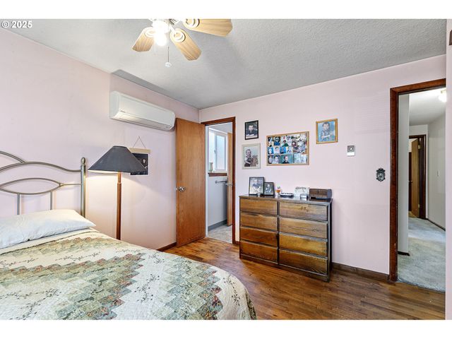 1482 W FAIRVIEW Dr, Springfield, OR 97477