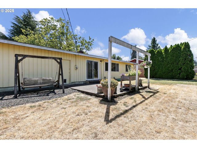 1482 W FAIRVIEW Dr, Springfield, OR 97477