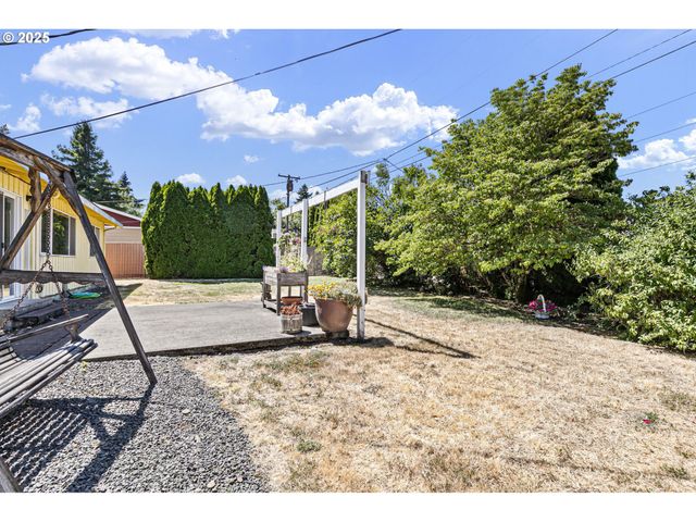 1482 W FAIRVIEW Dr, Springfield, OR 97477