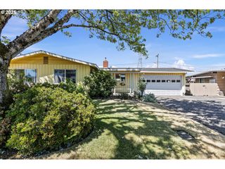 1482 W FAIRVIEW Dr, Springfield, OR 97477