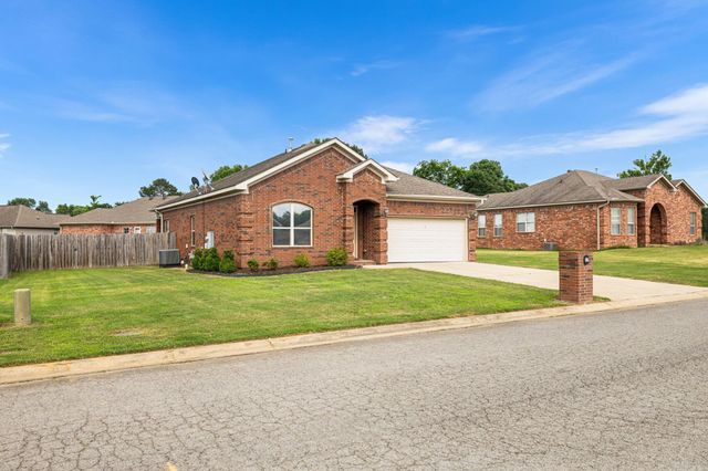 17 Stonehenge Drive, Cabot, AR 72023