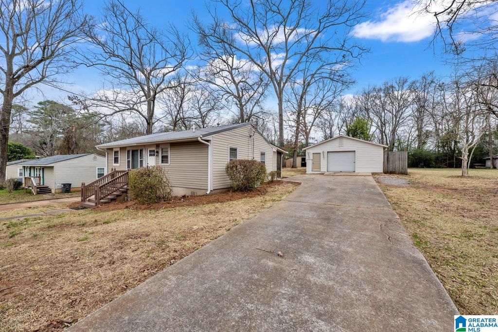 2905 CIRCLE DRIVE, Hueytown, AL 35023