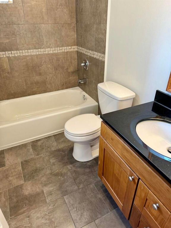 Image 13 of property listing at 2415 San Pablo Ave, Oakland, CA 94612