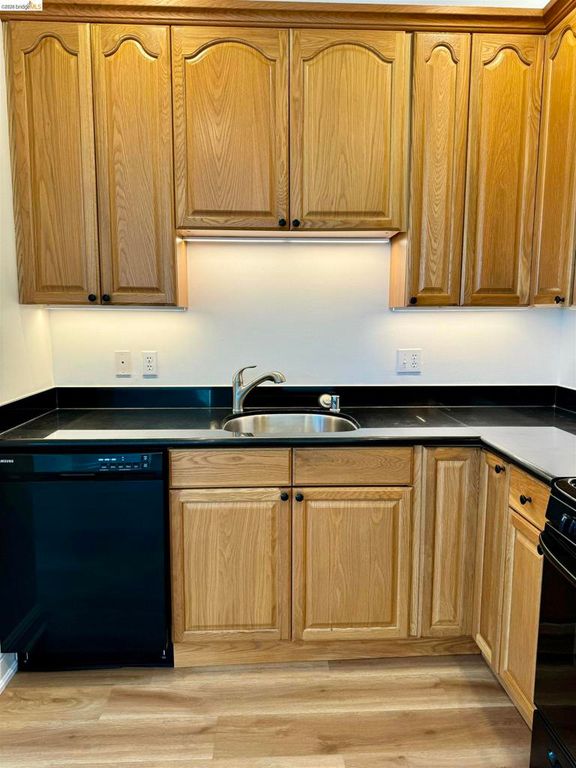 Image 24 of property listing at 2415 San Pablo Ave, Oakland, CA 94612