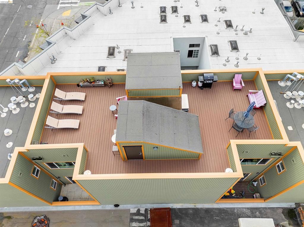 Image 4 of property listing at 2415 San Pablo Ave, Oakland, CA 94612