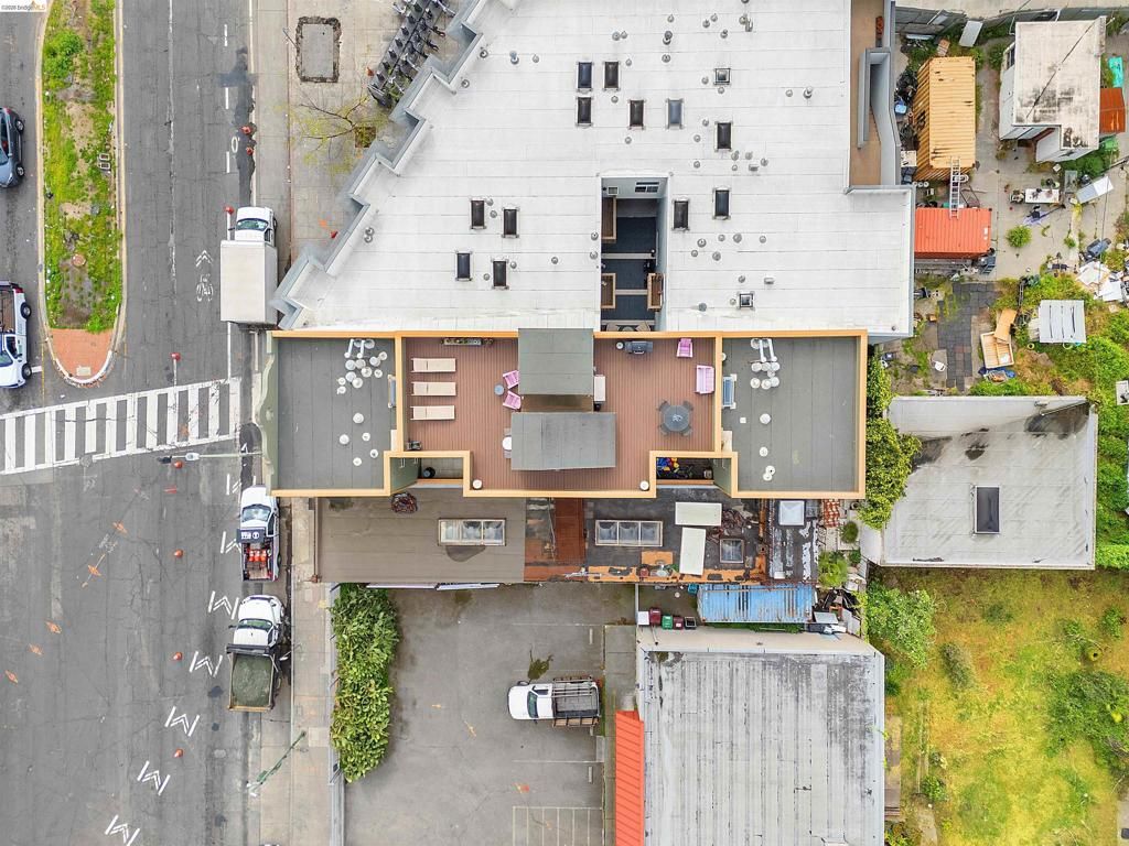 Image 5 of property listing at 2415 San Pablo Ave, Oakland, CA 94612