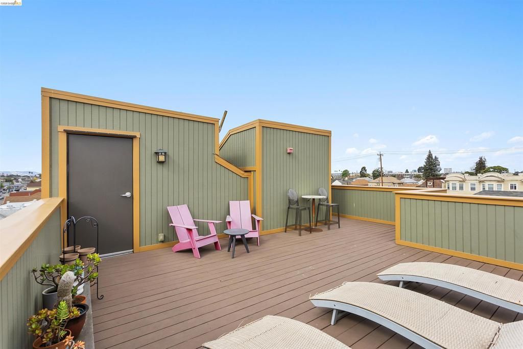 Image 7 of property listing at 2415 San Pablo Ave, Oakland, CA 94612