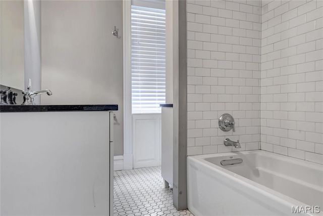 1041-1043 S Taylor Avenue, St Louis, MO 63110