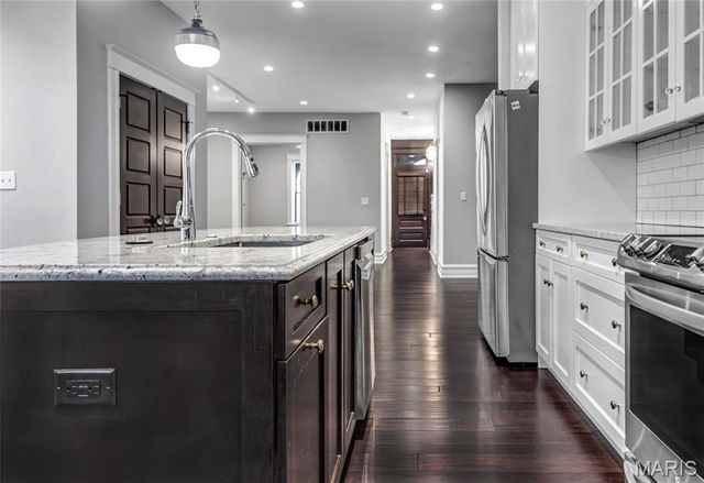 1041-1043 S Taylor Avenue, St Louis, MO 63110