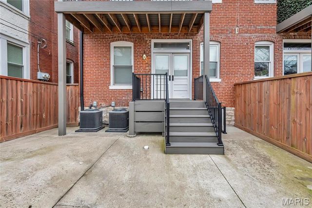 1041-1043 S Taylor Avenue, St Louis, MO 63110