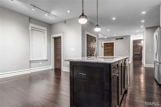 1041-1043 S Taylor Avenue, St Louis, MO 63110