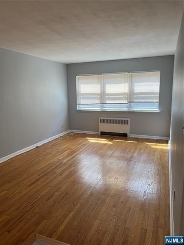 59-61 Brighton 5, Belleville, NJ 07109