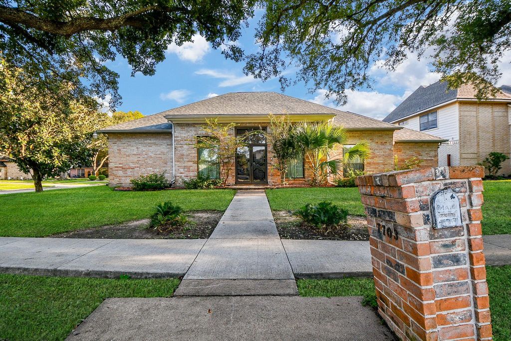 7703 Ludington Drive, Houston, TX 77071