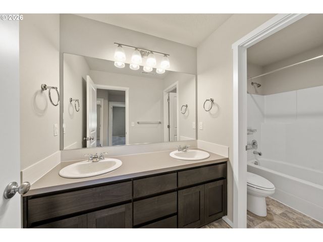 17121 Se CUYAHOGA Way, Happy Valley, OR 97086