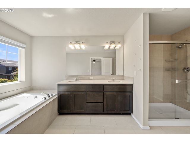 17121 Se CUYAHOGA Way, Happy Valley, OR 97086