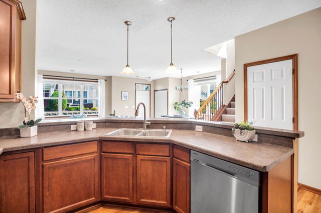 3407 Hazel Trail F, Woodbury, MN 55129