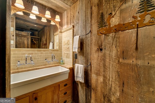 1 Burton Island, Tiger, GA 30576