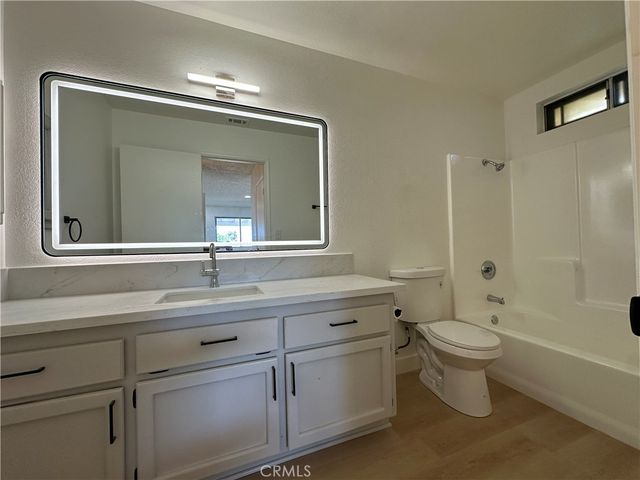 11861 10th, Hesperia, CA 92345