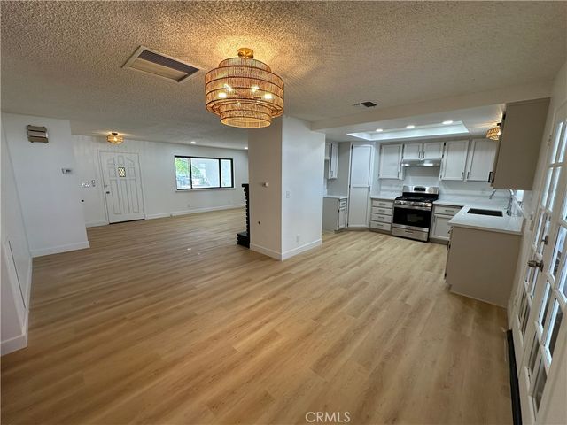 11861 10th, Hesperia, CA 92345