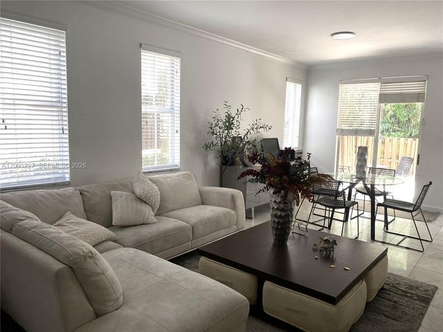 10770 NW 74th Ln 10770, Doral, FL 33178