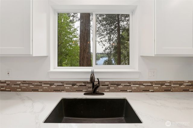 210 E Panorama Drive, Shelton, WA 98584