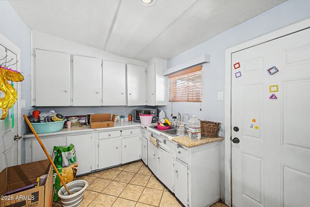 3201 W BETHANY HOME Road, Phoenix, AZ 85017