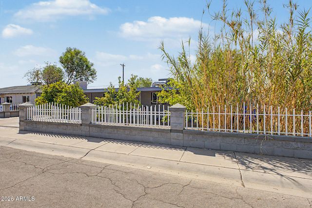 3201 W BETHANY HOME Road, Phoenix, AZ 85017
