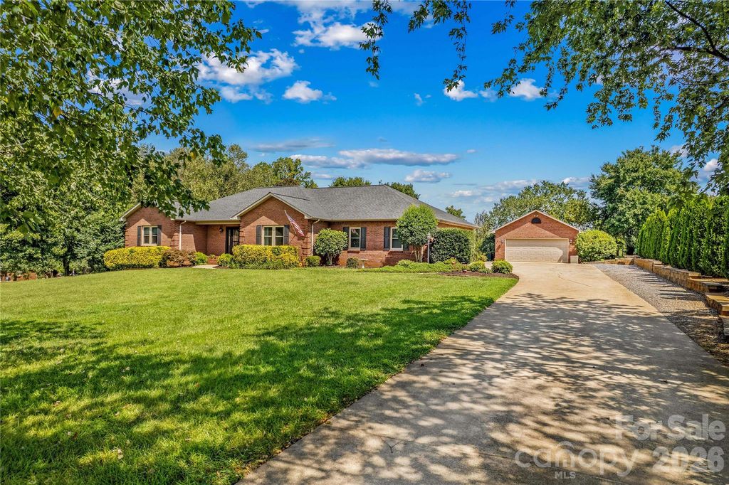 110 Dobbs Drive, Statesville, NC 28625