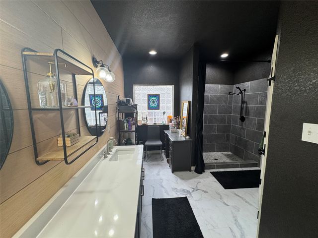 511 Emma Street, Grandview, TX 76050