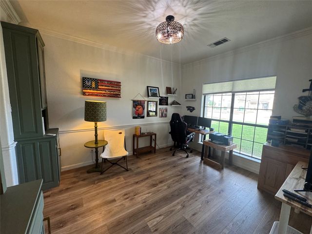 511 Emma Street, Grandview, TX 76050