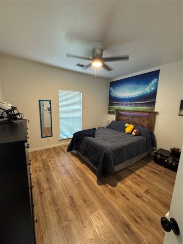 511 Emma Street, Grandview, TX 76050