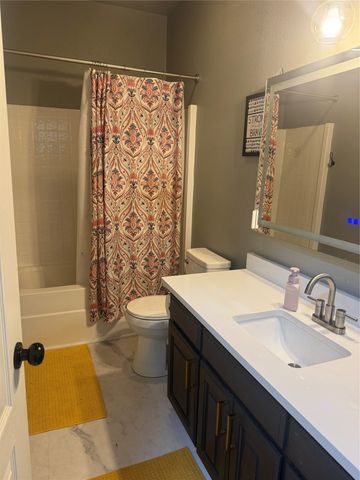 511 Emma Street, Grandview, TX 76050