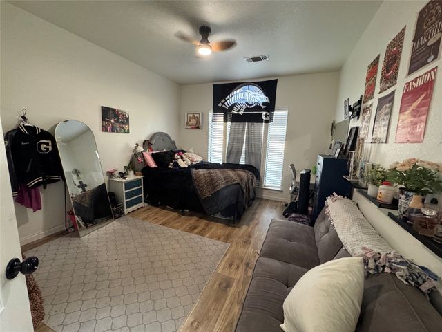 511 Emma Street, Grandview, TX 76050